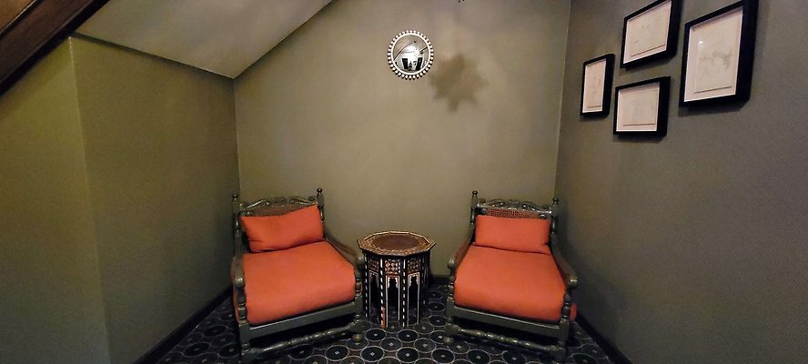 E Hwood VillaCarlotta 112722