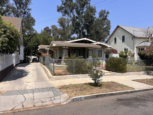 Gardener&apos;s House - 633 Camulos St